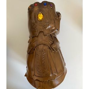 Disney Parks Marvel Avengers Thanos Infinity Gauntlet Souvenir Sipper Cup